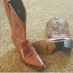 cowgirl/cowboy boots